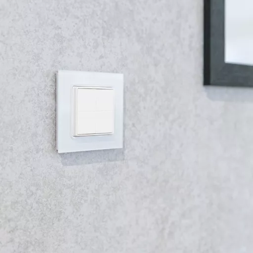 Shelly BLU Wall Switch 4 – vezeték nélküli kapcsoló + Legrand és Shelly keret adapter