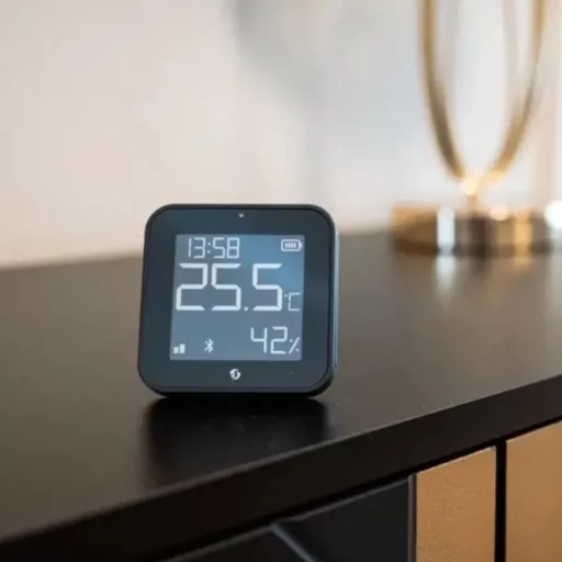 Shelly BLU H&T Display ZB – hőmérséklet érzékelő, pára és fény szenzor, e-papír kijelzővel, Zigbee, Bluetooth, fekete