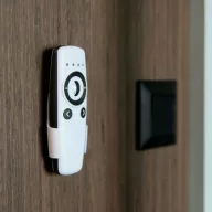   Shelly BLU Remote Control ZB – távirányító, gesztusvezérléssel, Bluetooth, Zigbee, fehér