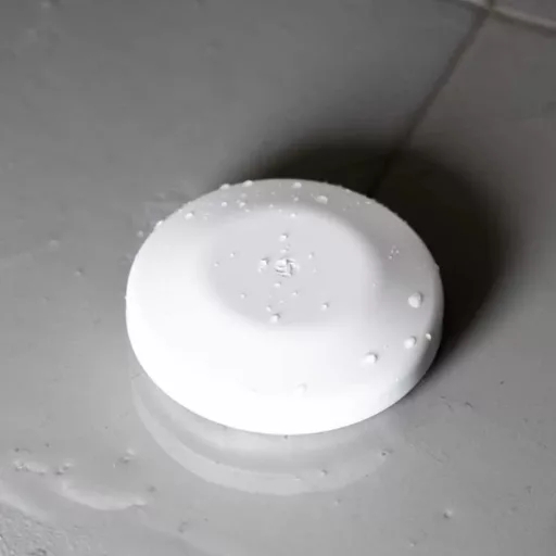 Shelly Flood S Gen4 – csőtörés, vízfolyás és eső érzékelő szenzor, Wi-Fi, Zigbee, Matter, fehér (S4SN-0071Z)