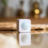   Shelly BLU Motion ZB – vezeték nélküli mozgásérzékelő fényszenzorral, Bluetooth, Zigbee, fehér (SBMO-103Z)