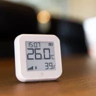   Shelly PLUS H&T Gen3 – hőmérséklet érzékelő, páratartalom szenzor, e-papír kijelzővel, Wi-Fi, Bluetooth, fehér