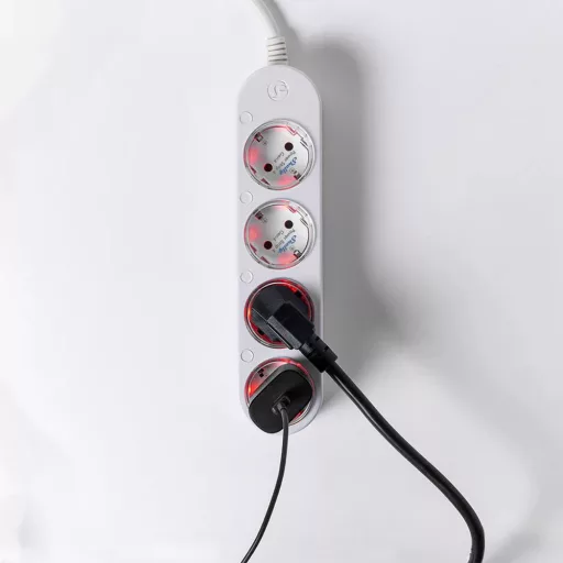Shelly Power Strip 4 Gen4 – okos hosszabító, négy aljzattal, fogyasztásmérő, Wi-Fi, Zigbee, Matter, fehér 