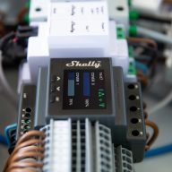   Shelly PRO 4PM Dual Cover – redőny vezérlő modul, 2 db redőnyhöz, DIN-sínes, Wi-Fi, Ethernet, Bluetooth