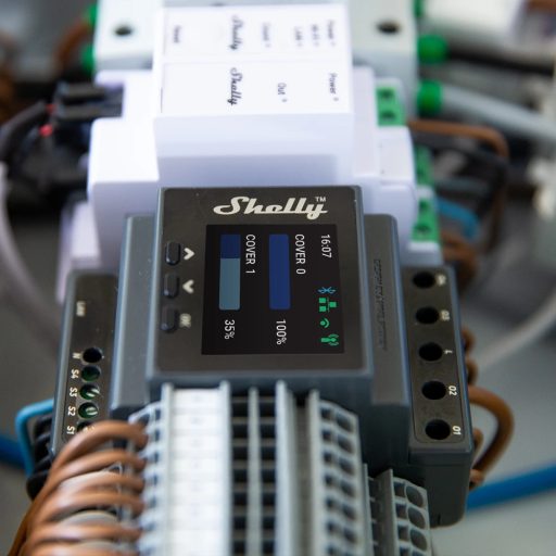 Shelly PRO 4PM Dual Cover – redőny vezérlő modul, 2 db redőnyhöz, DIN-sínes, Wi-Fi, Ethernet, Bluetooth