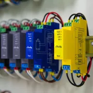   Shelly PRO RGBWW PM – RGBWW LED vezérlő, DIN-sínes, fogyasztásmérő, Wi-Fi, Ethernet